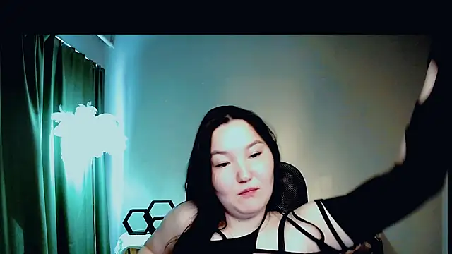 CamilaMartiez Adlı Modelin Canlı Sohbet Odası