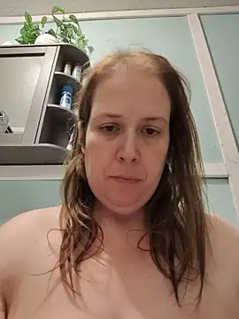 חדר צ'אט בשידור חי של 023thickandjuicy07