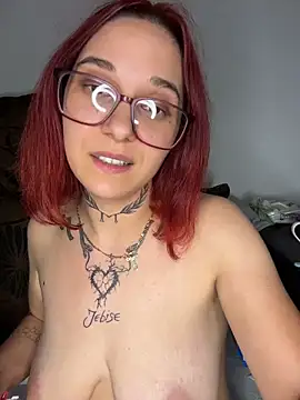 jebise23's Live Chat Room
