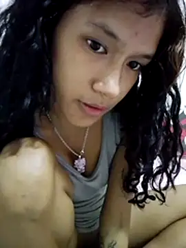 Chat soba uživo modela Yi_Uzi