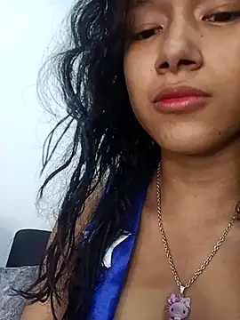 Yi_Uzi লাইভ চ্যাট রুম