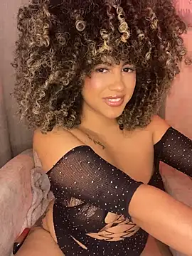 Kendra_curly Adlı Modelin Canlı Sohbet Odası