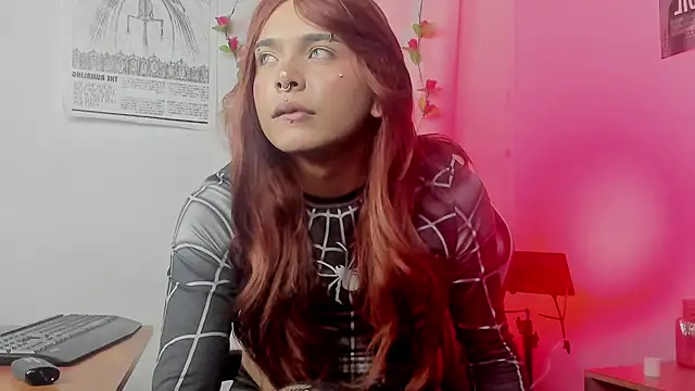 Maki_XOXO: απευθείας σέξι σόου στην κάμερα