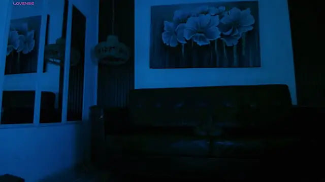 חדר צ'אט בשידור חי של Hilaryebony_