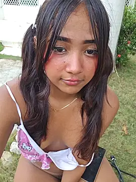 Pretty_karol Adlı Modelin Canlı Sohbet Odası