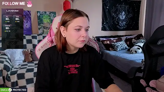 Chloe_Cherrys' Live Chat Room