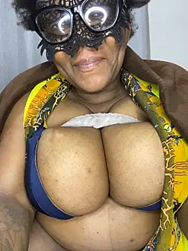 BoobsQueeen чат на живо