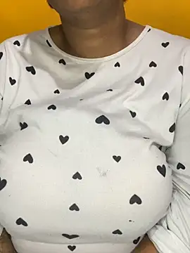 Živá chatovací místnost BoobsQueeen