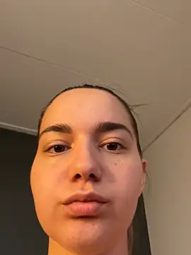 Živá chatovací místnost DominaDora17