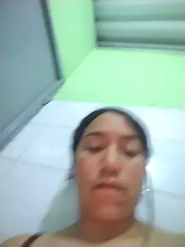 erikabella Adlı Modelin Canlı Sohbet Odası
