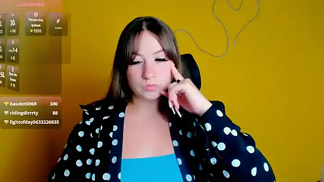 Tiffani_Angel Adlı Modelin Canlı Sohbet Odası
