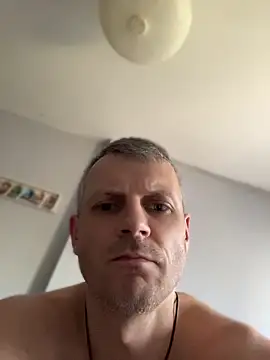 הופעת סקס קאם בשידור חי של ChiefApron5