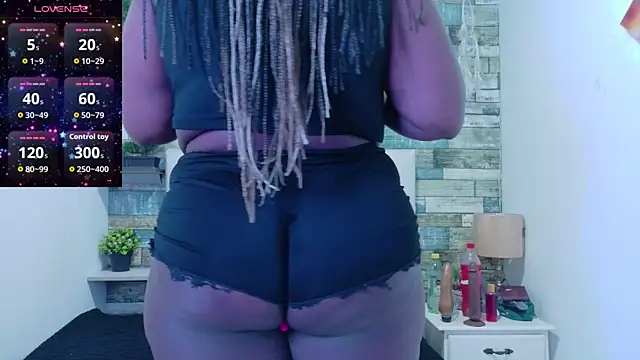 Skylernaomi Adlı Modelin Canlı Sohbet Odası