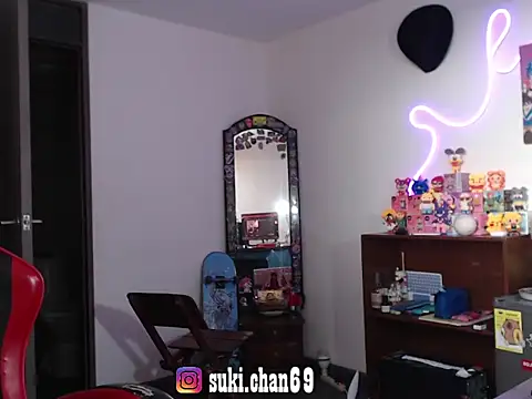sukichan-69 Adlı Modelin Canlı Sohbet Odası