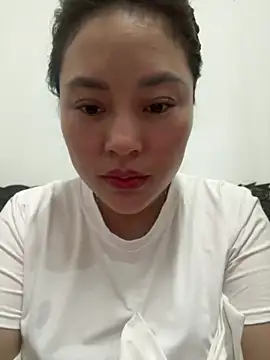 Lina-Naughty Live Chatraum