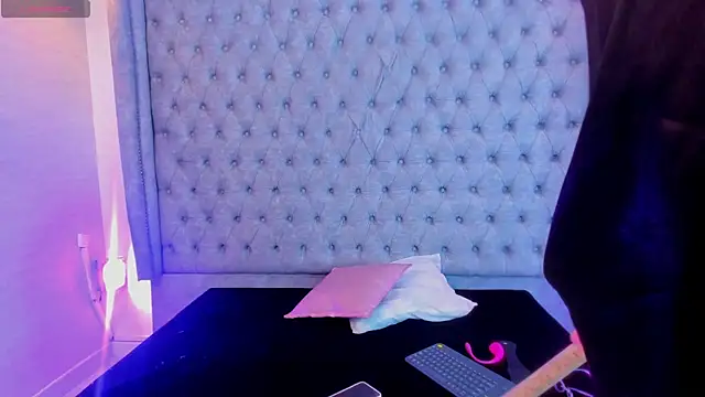 Živá chatovací místnost Gyal_Smith