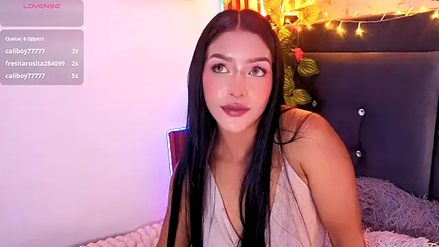 Alisse_Storm Adlı Modelin Canlı Sohbet Odası