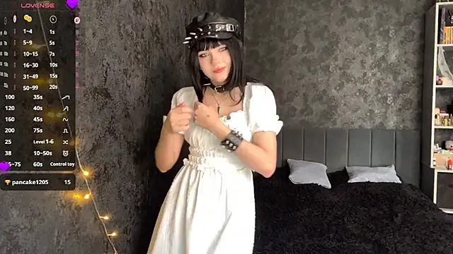 غرفة دردشة EmilyEmbears المباشرة