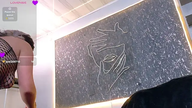 Sala de chat en directo de Saraa_love_