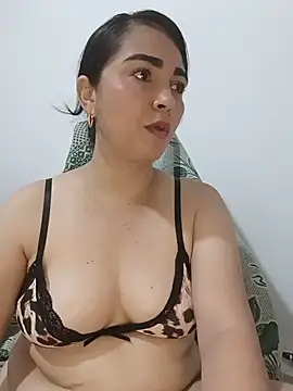 غرفة دردشة Emily_Divi69 المباشرة