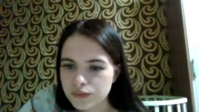 KikiAmino Adlı Modelin Canlı Sohbet Odası