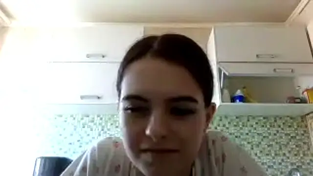 KikiAmino Adlı Modelin Canlı Sohbet Odası
