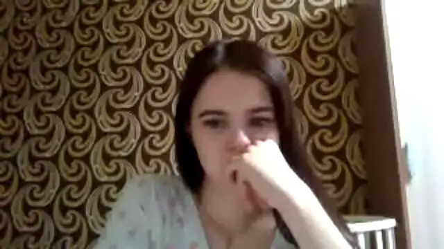 KikiAmino Adlı Modelin Canlı Sohbet Odası