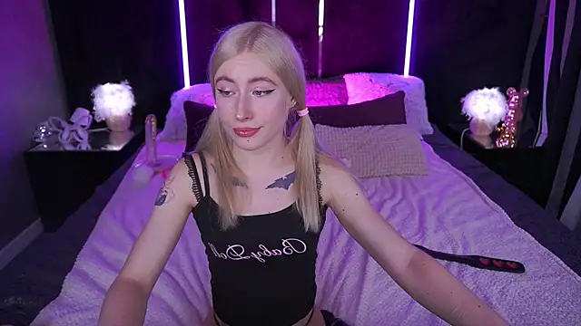MelaniiePlay Cameră chat live