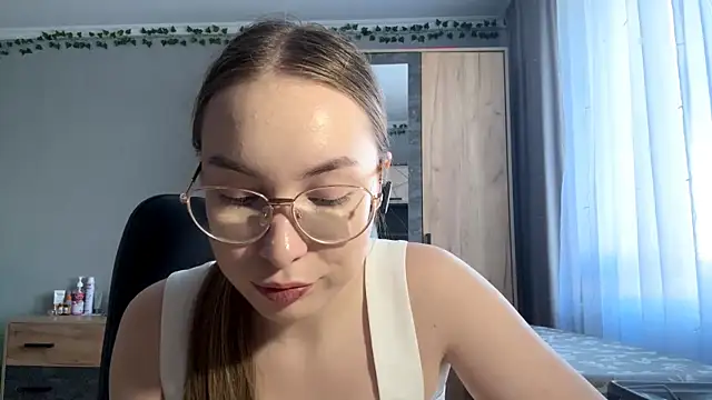 Milaissocute Adlı Modelin Canlı Sohbet Odası