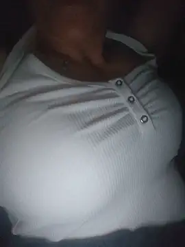Caglayla Adlı Modelin Canlı Sohbet Odası