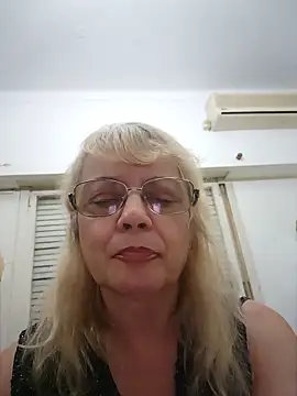 חדר צ'אט בשידור חי של MatureElegantWidow