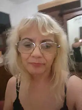 MatureElegantWidow's Live Chat Room