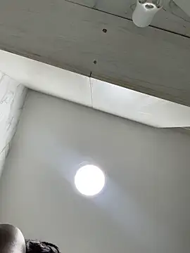 חדר צ'אט בשידור חי של naiagilss