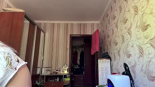 חדר צ'אט בשידור חי של Angel_babygirI18