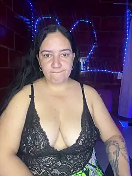 Fresita-12's Live Chat Room