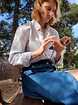 Julialexxxx's Live Chat Room