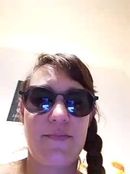 Maggie38 – Naživo chatovacia miestnosť