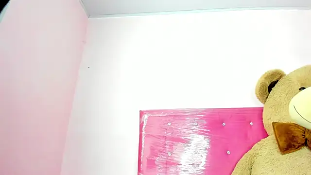 VIOLETA_BIGBOOBS_25's Live Chat Room