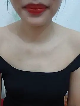 Luckyy29 Adlı Modelin Canlı Sohbet Odası
