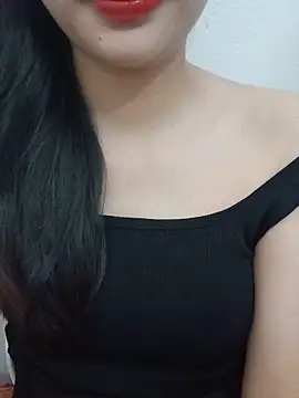 Luckyy29 Adlı Modelin Canlı Sohbet Odası