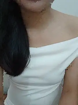 Luckyy29 Adlı Modelin Canlı Sohbet Odası