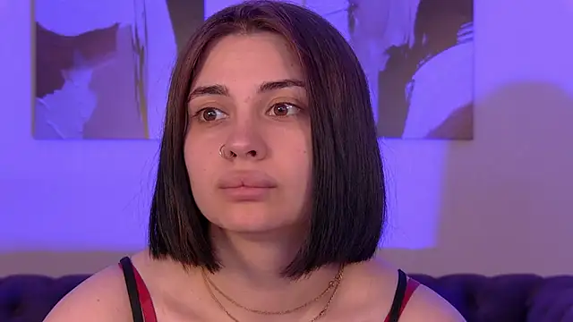 غرفة دردشة AdrianaToress المباشرة
