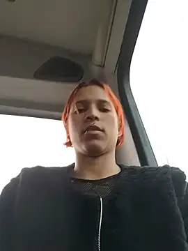 Sala de chat en directo de Mia_0-4