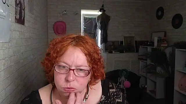 Fara_Flutte Adlı Modelin Canlı Sohbet Odası