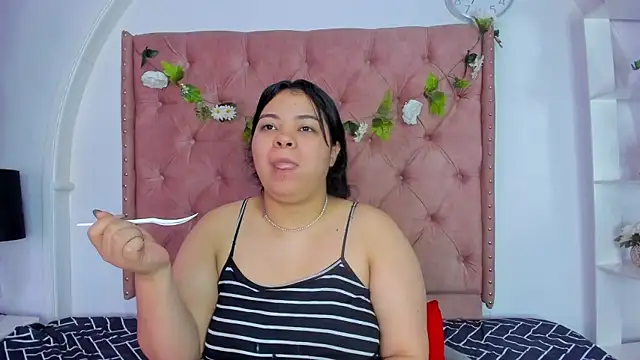 Sala de chat en directo de ROSELEI_