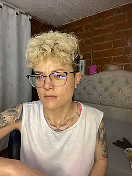 Megan-c লাইভ চ্যাট রুম