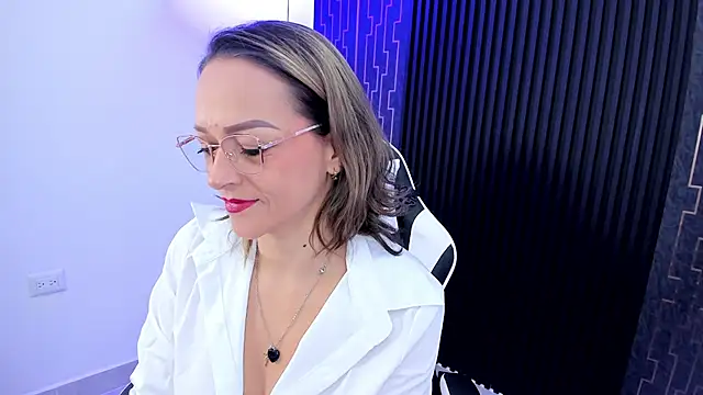 lia_damasco élő chatszobája