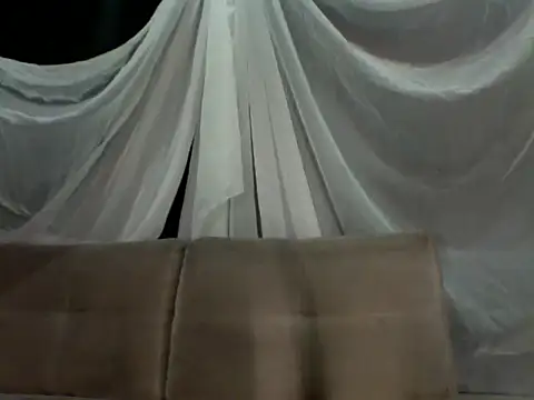 Živá chatovací místnost scarlett_red_1
