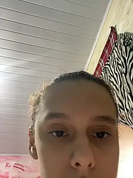 nandinharuivinha22 Adlı Modelin Canlı Sohbet Odası