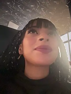 Sasha-firee Adlı Modelin Canlı Sohbet Odası